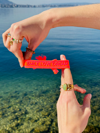 SMILE LOVE DREAM Statement Armband
