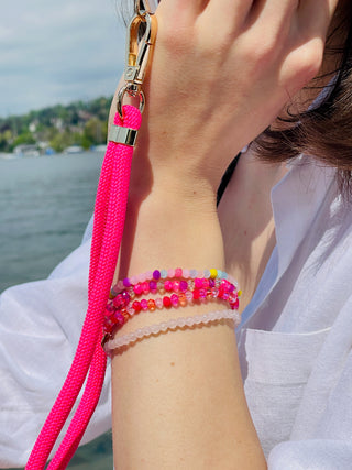 Neonpinke Handykette mit Gold Längenverstellbar
