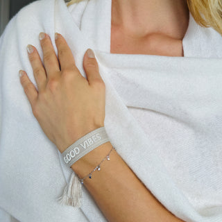 GOOD VIBES Statement Armband taupe
